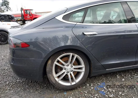 2015 Tesla Model S 70D/85D/P85D z USA, uszkodzony, nr VIN 5YJSA1H29FFP70676